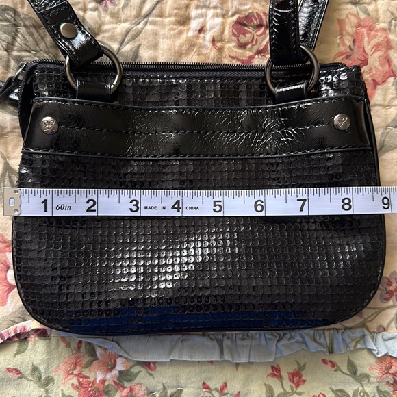💖Black Relic glossy crossbody purse. - Picture 5 of 6